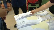 Comienza el recuento de votos en los colegios electorales