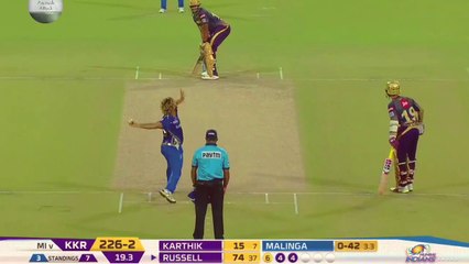 हार्दिक पांड्या की तरफ शॉट खेलने चले थे आंद्रे रसेल फिर हुआ कुछ ऐसा जिसे देख दर्शक भी खुश हो गए.