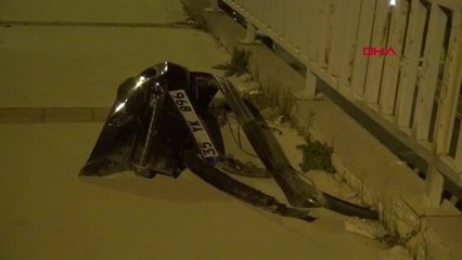 İzmir - Kontrolden Çıkan Otomobil 3 Metre Yükseklikten Düştü: 4 Yaralı