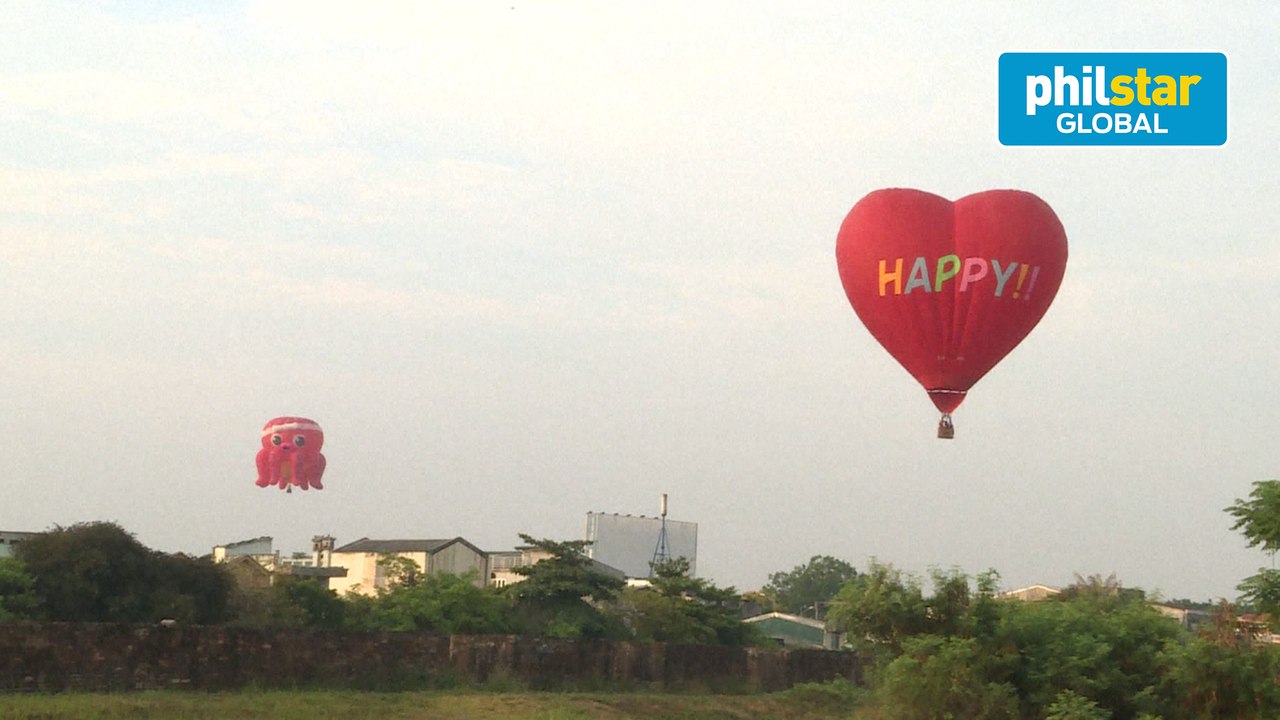 Flying high: Vietnam hot air balloon fest woos enthusiasts