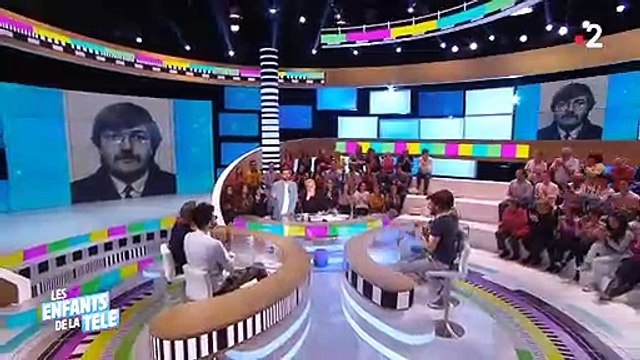 Fou rire dans Les enfants de la télé quand Marc-Antoine Le Bret révoile une photo gênante de Laurent Ruquier - Vidéo
