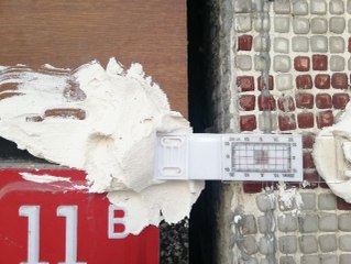 Esenyurt'ta Çatlamaların Olduğu Bina ve Sokaklarda Ölçüm Aletleri Dikkat Çekti