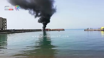 "حريق  فى عرض البحر".. شاهد النيران تلتهم لنش سياحى بالغردقة