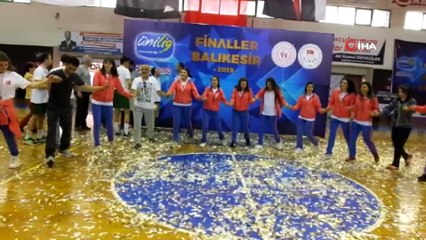 Üniversiteler arası Hentbol karşılaşmalarında dereceye girenlere ödülleri verildi