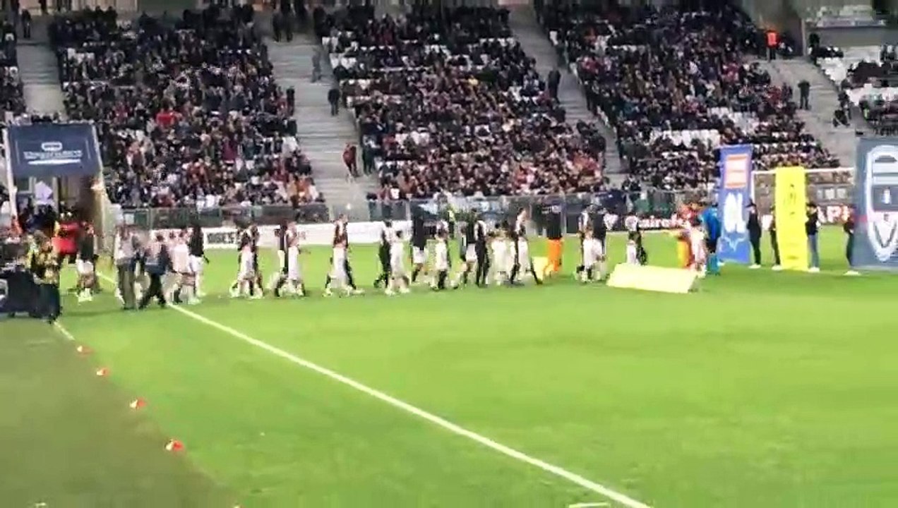 Nos U15-U17 sur la pelouse du stade Matmut atlantique pour porter le tifo centrale (Bordeaux-Lyon le 26 avril 2019)