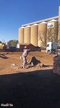 Voila pourquoi il faut pas rester trop près quand tu fais exploser un énorme pétard