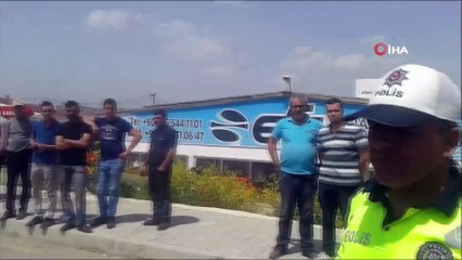 Descargar video: Kontrolden çıkan otomobil orta refüje çarparak devrildi: 1 yaralı