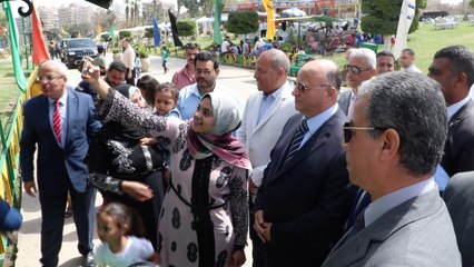سيلفي وزي فرعوني في احتفالية محافظة القاهرة بعيد شم النسيم