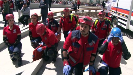 Sağlık çalışanlarından gerçeği aratmayan tatbikat