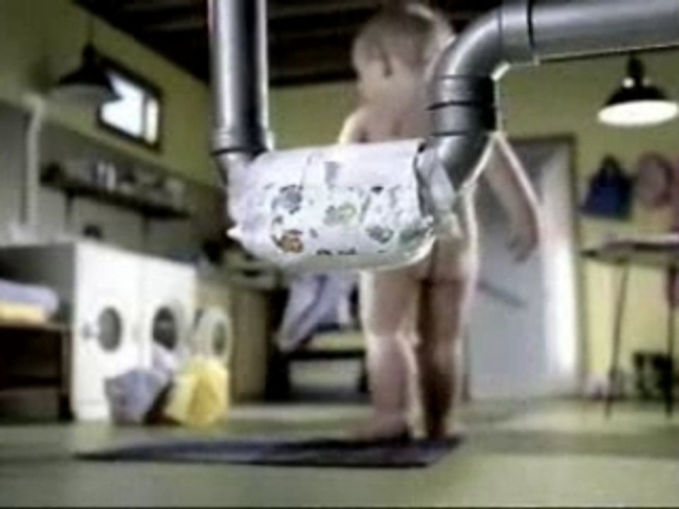 Bébé : le plombier (Pub)