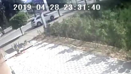 Park Halindeki Otomobile Çarpan Araçtaki 2 Kardeş Öldü