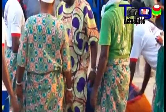 Les mystères du Zangbeto (gardien de la nuit): Assemblage d'un spécimen en public