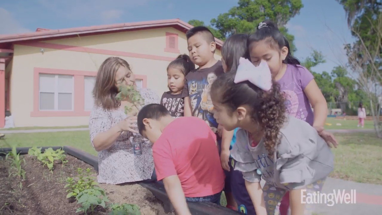Gardening Gives the Kids of Migrant Workers a Head Start