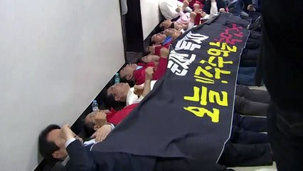 [현장영상] 가결 선포에 한국당 "오늘 민주주의는 죽었다" / YTN