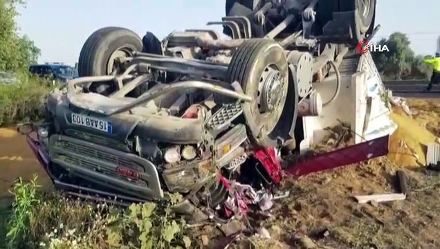 Lastiği patlayan kamyon karşı şeride geçip şarampole yuvarlandı: 1 ağır yaralı