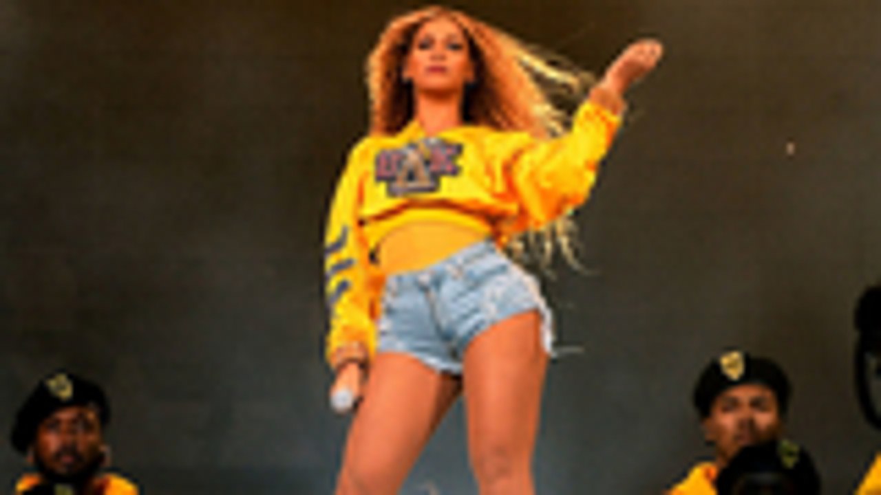 Beyonce Scores Concurrent Top 10 Albums After 'Lemonade' Returns to Top 10 on Billboard 200 | Billboard News