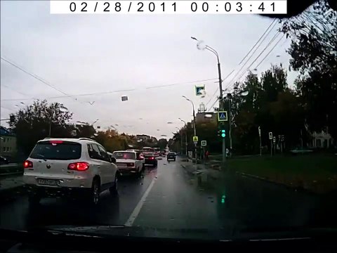 Ces piétons ont eu très chaud à un croisement