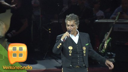 Alejandro Fernández se presentó con en la Feria de San Marcos y al parecer ¡sin ropa interior!