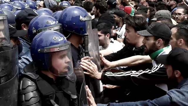 الجزائريون يرفضون إعادة أركان نظام بوتفليقة بأطر دستورية