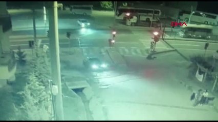 Kocaeli Otomobil, Otoparktan Çıkan Cipe Çarptı 2 Ölü, 3 Yaralı