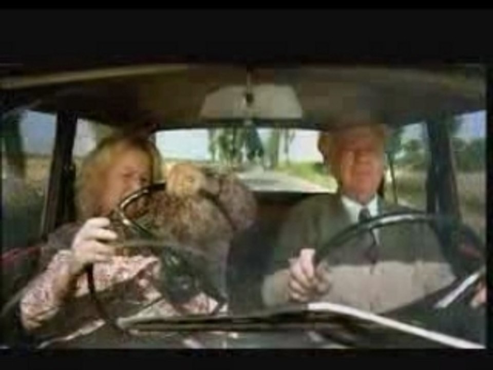 Attention aux grand-mères qui conduisent... (pub)