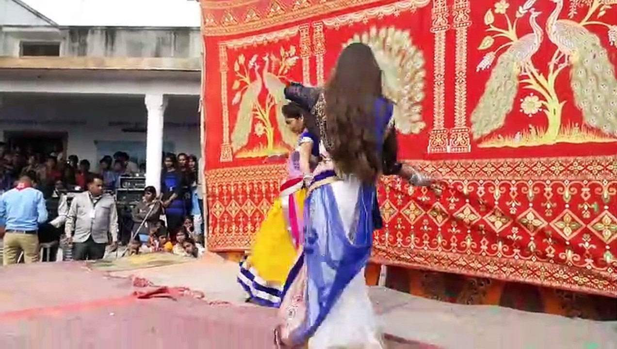 Real stage dance for two girls