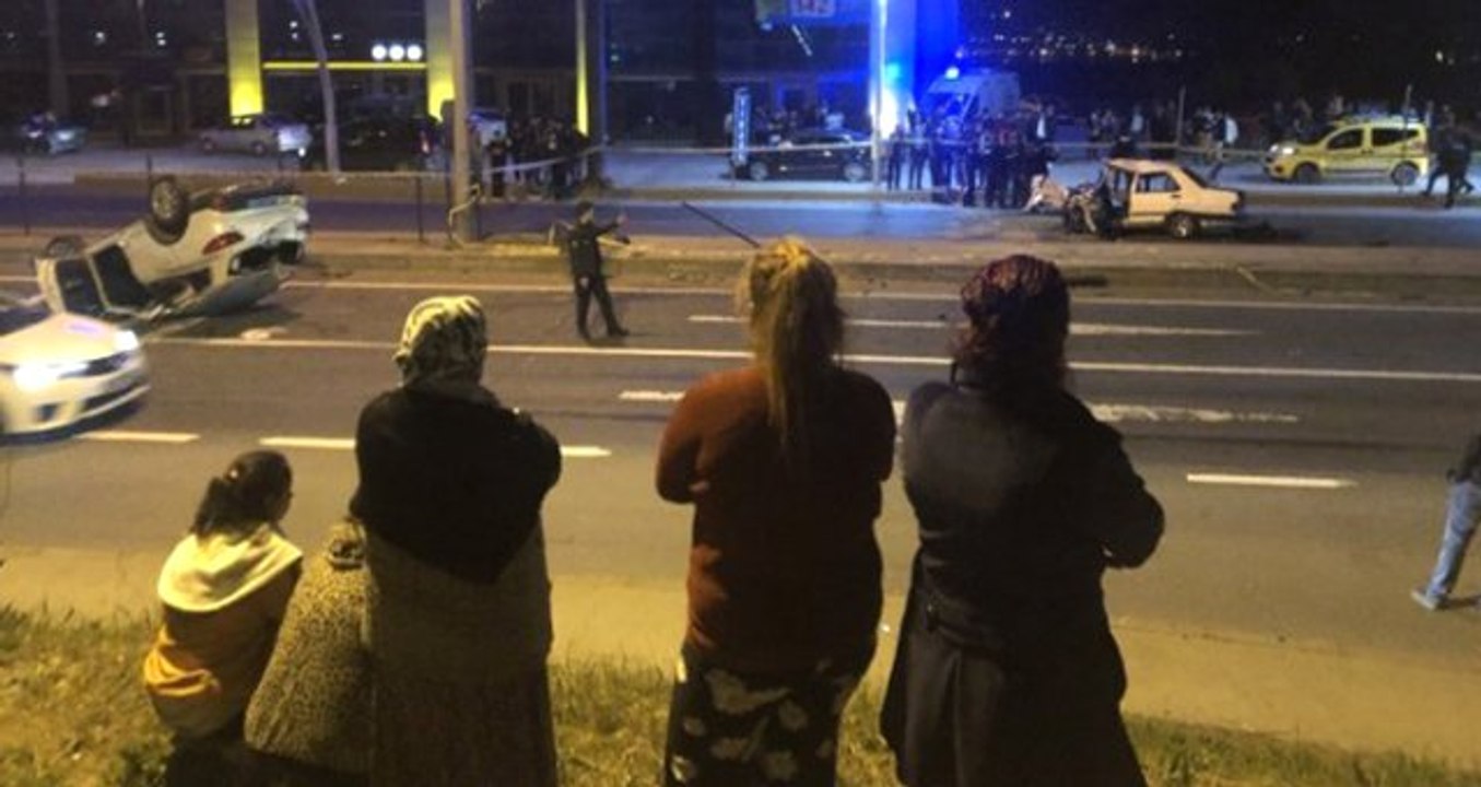 2 Kişinin Hayatını Kaybettiği Feci Kaza Sonrası Ortalık Savaş Alanına Döndü
