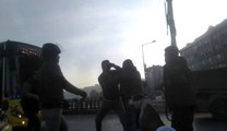 Alibeyköy'de Sürücülerin Yol Verme Kavgası Kamerada