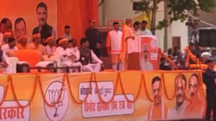 रैली के दौरान मंच पर भडके योगी आदित्यनाथ, प्रत्याशी को लगाई फटकार