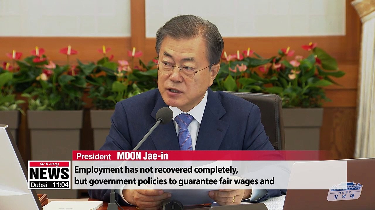 President Moon calls on gov't to strengthen employment stability, social safety nets