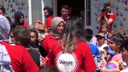 AKUT köy çocuklarını mutlu etti