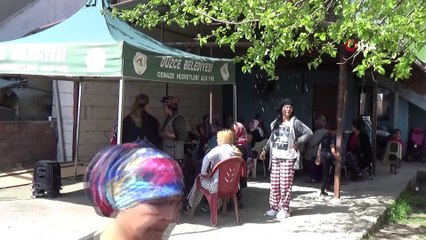 Sanatçı Dilber Ay’ın Mahallesi hüzne boğuldu