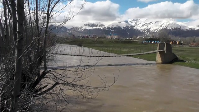 Taşan Munzur Çayı tarım arazilerini su altında bıraktı - TUNCELİ