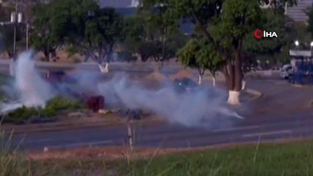 - Venezuela hükümeti: 'Bir grup asker darbe girişimi başlattı'