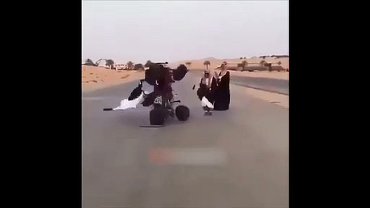 Cận cảnh trò chơi nhảy dây bằng xe máy độc đáo nhất hành tinh