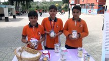 - Öğrenciler kendi markalarını oluşturdu- Hatay'da Ekinci Atatürk Ortaokulu öğrencileri, farkındalık oluşturmak amacıyla zeytinyağı, yumurta ve tereyağı gibi ürünlerde kendi markalarını oluşturdu