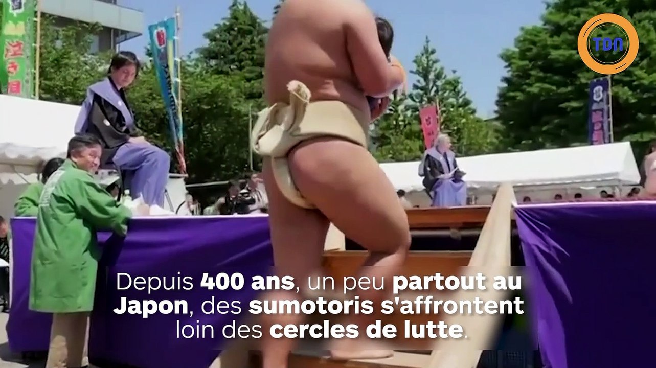 Des sumotoris secouent des bébés pour les faire pleurer : un concours vieux de 400 ans au Japon