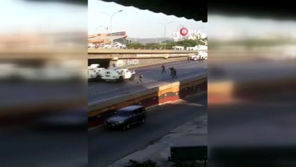 - Venezuela’da Guaido Destekçilerinden Askere Gözaltı