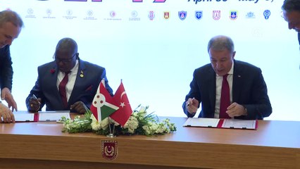 Bakan Akar'ın yoğun görüşme trafiği - İSTANBUL