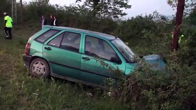 Otomobil aydınlatma direğine çarptı: 4 yaralı - BARTIN