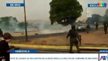 Venezuela’da askerler ve siviller sokakta