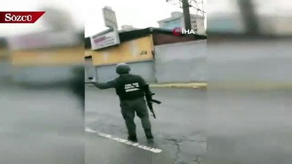 Venezuela'da darbeci askerler mavi kurdele takıyor