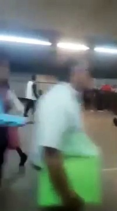 Policia es noqueado por vagonero