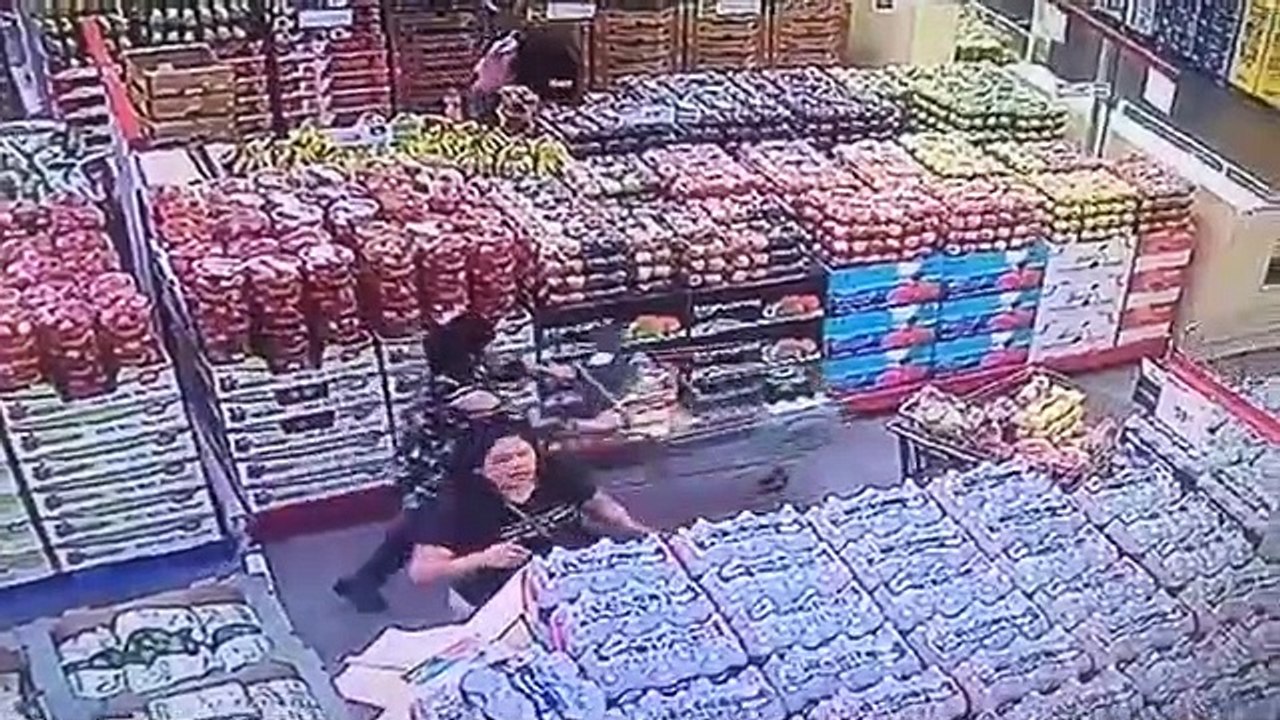 Carteristas en supermercado