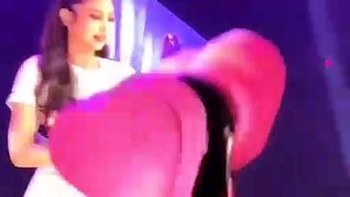 Lisa from Blackpink crying in concert - Hamilton