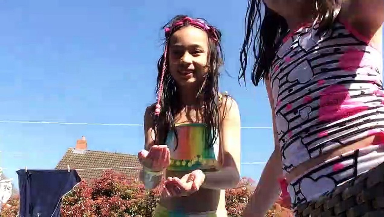 Pool challenge - last to leave! - video Dailymotion
