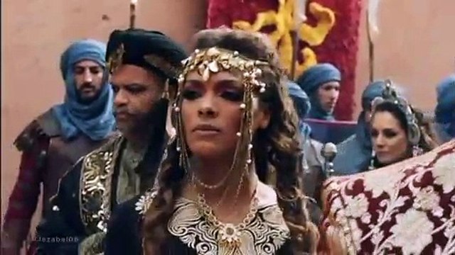 Elias invade ritual público para Baal e Aserá promovido por Jezabel