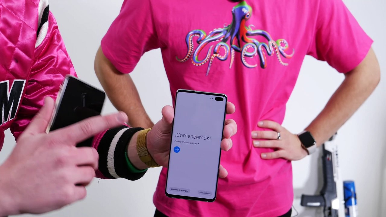 Samsung Galaxy S10 Plus vs iPhone XS Max DROP Test!