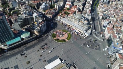 Taksim Meydanı'na Çelenk Bırakılması Havadan Görüntülendi