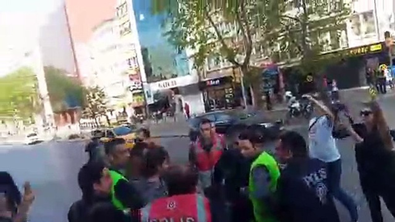 Şişli Cevahir önünde Taksime yürümek isteyen 5 işçi gözaltına alındı